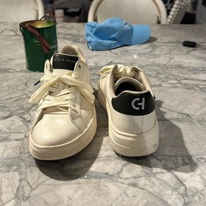 Barely worn ordered online and were too big on me so I wore them a couple times